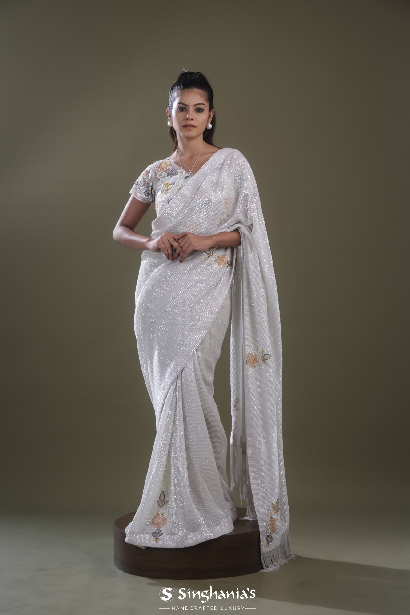 Buy Bong ButiQ Embellished Lucknow Chikankari Tissue White Sarees Online @  Best Price In India | Flipkart.com