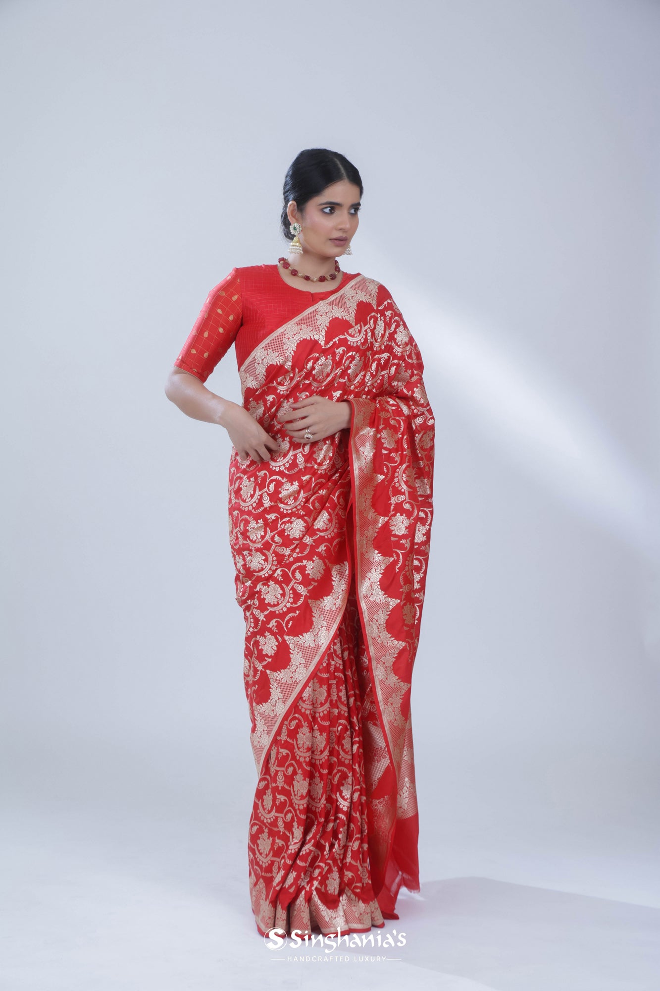 Chilli red kanchipuram silk saree from makers - Chilli red #kanchipuram  #silk #saree fr… | Wedding blouse designs, Wedding saree blouse, Wedding  saree collection