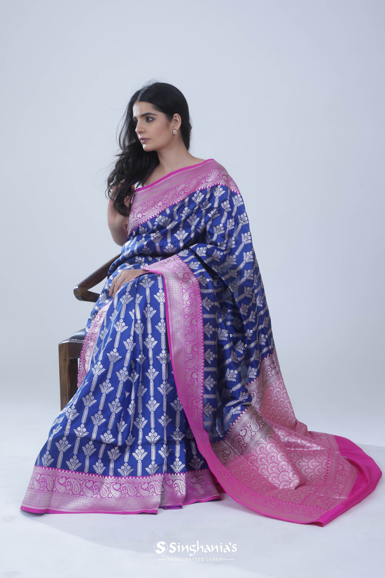 Dark Sapphire Blue Banarasi Silk Saree With Floral Stripes Weaving