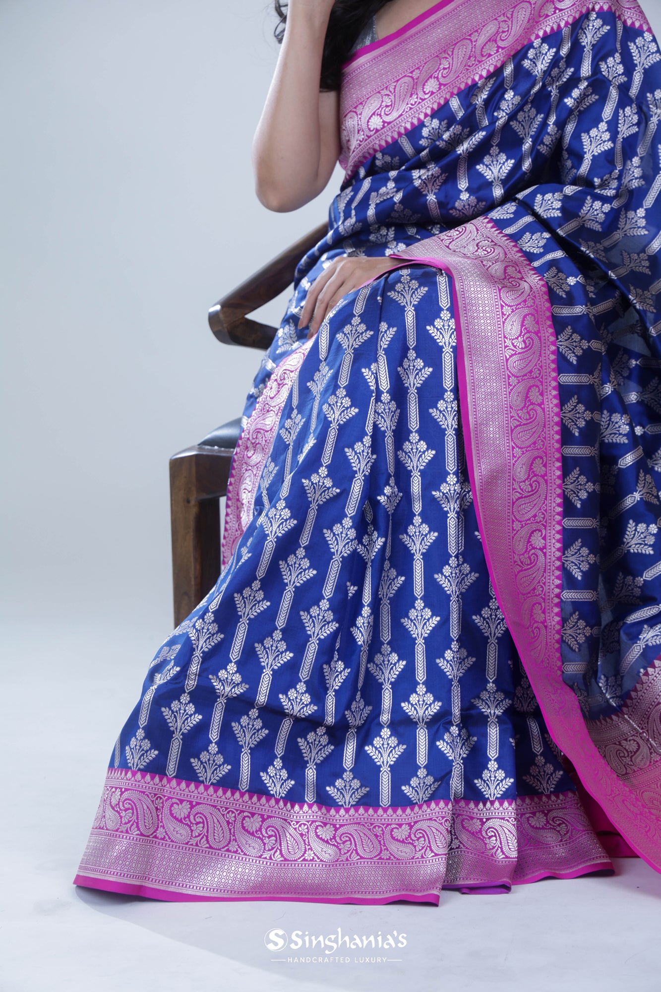 Dark Sapphire Blue Banarasi Silk Saree With Floral Stripes Weaving
