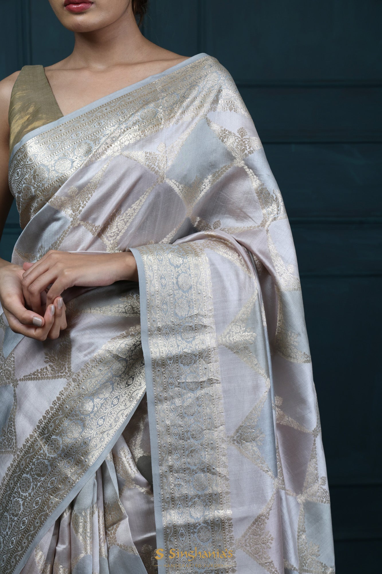 Pastel Lavender Banarasi Silk Saree With Floral Jaal Weaving