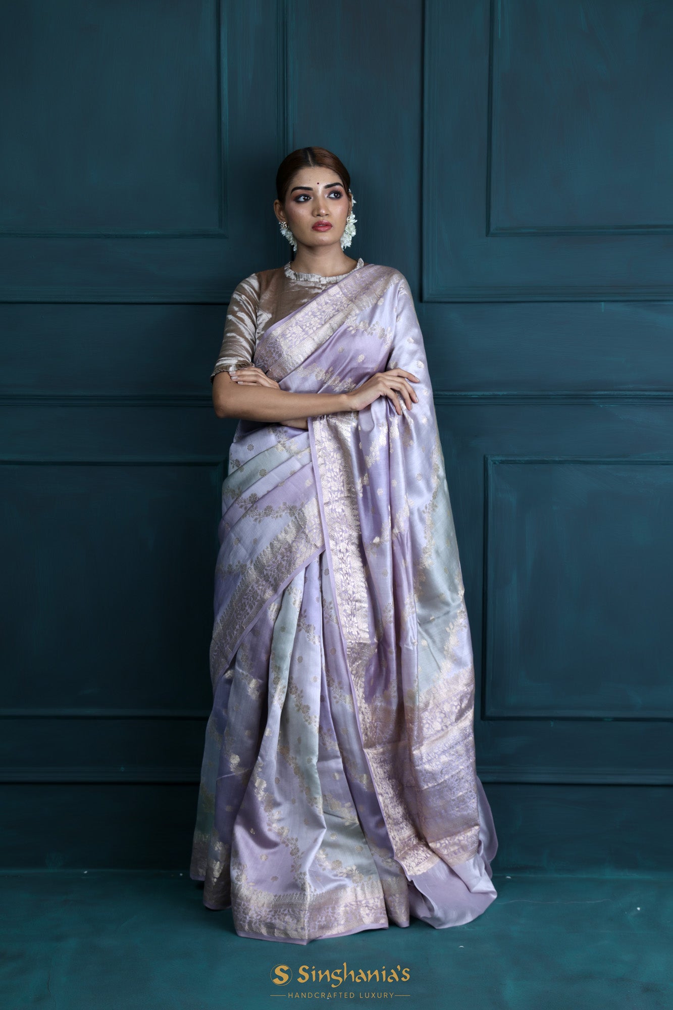Mauve Banarasi Silk Saree With Floral Stripes Weaving