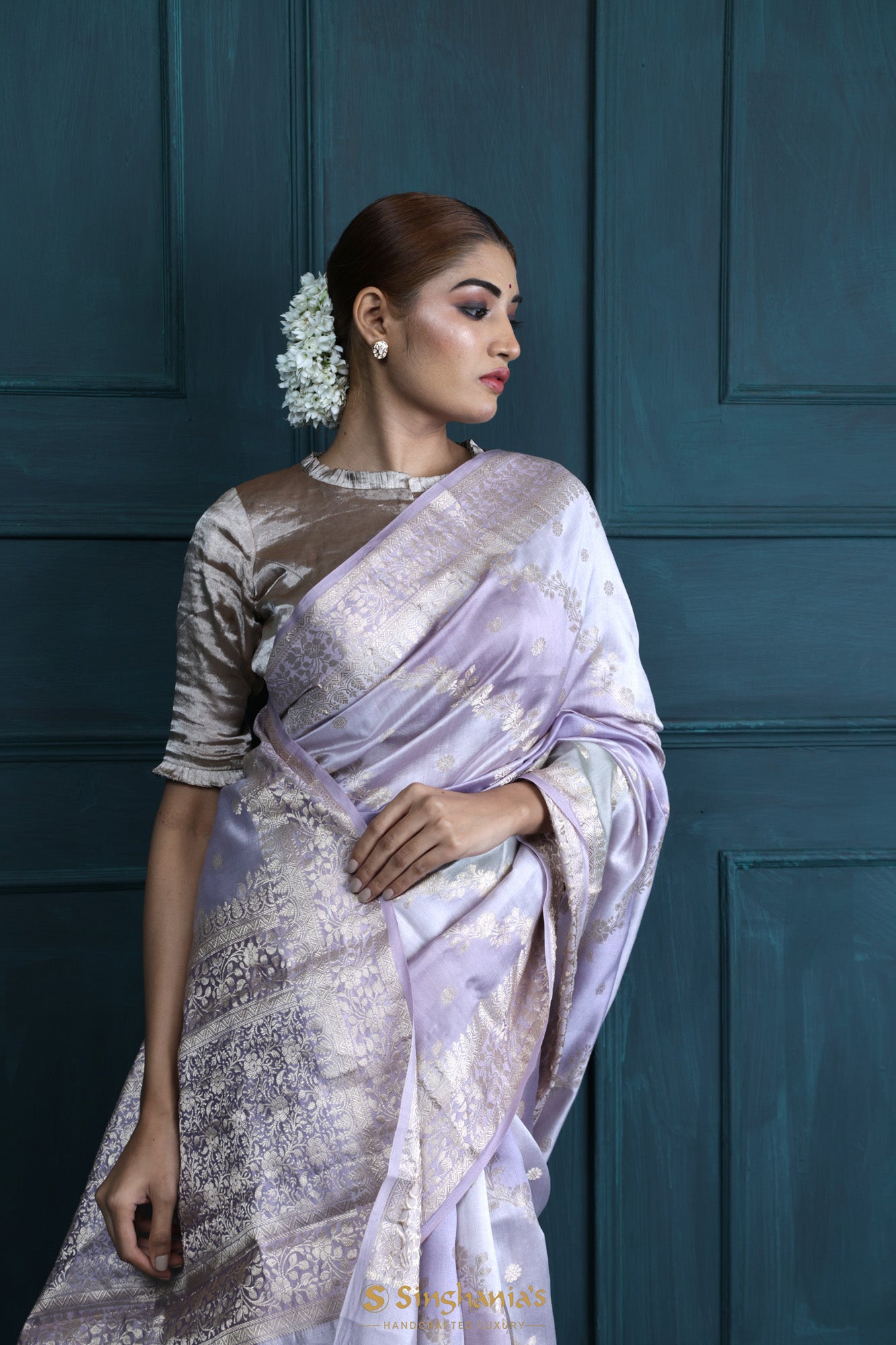 Mauve Banarasi Silk Saree With Floral Stripes Weaving