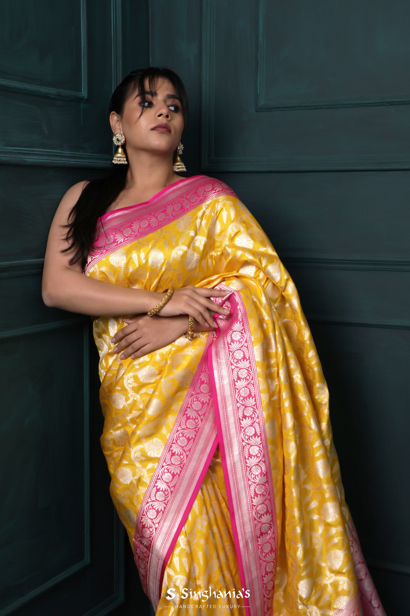 Handloom Yellow Pure Katan Silk Banarasi Saree With Pink Selvedge –  WeaverStory