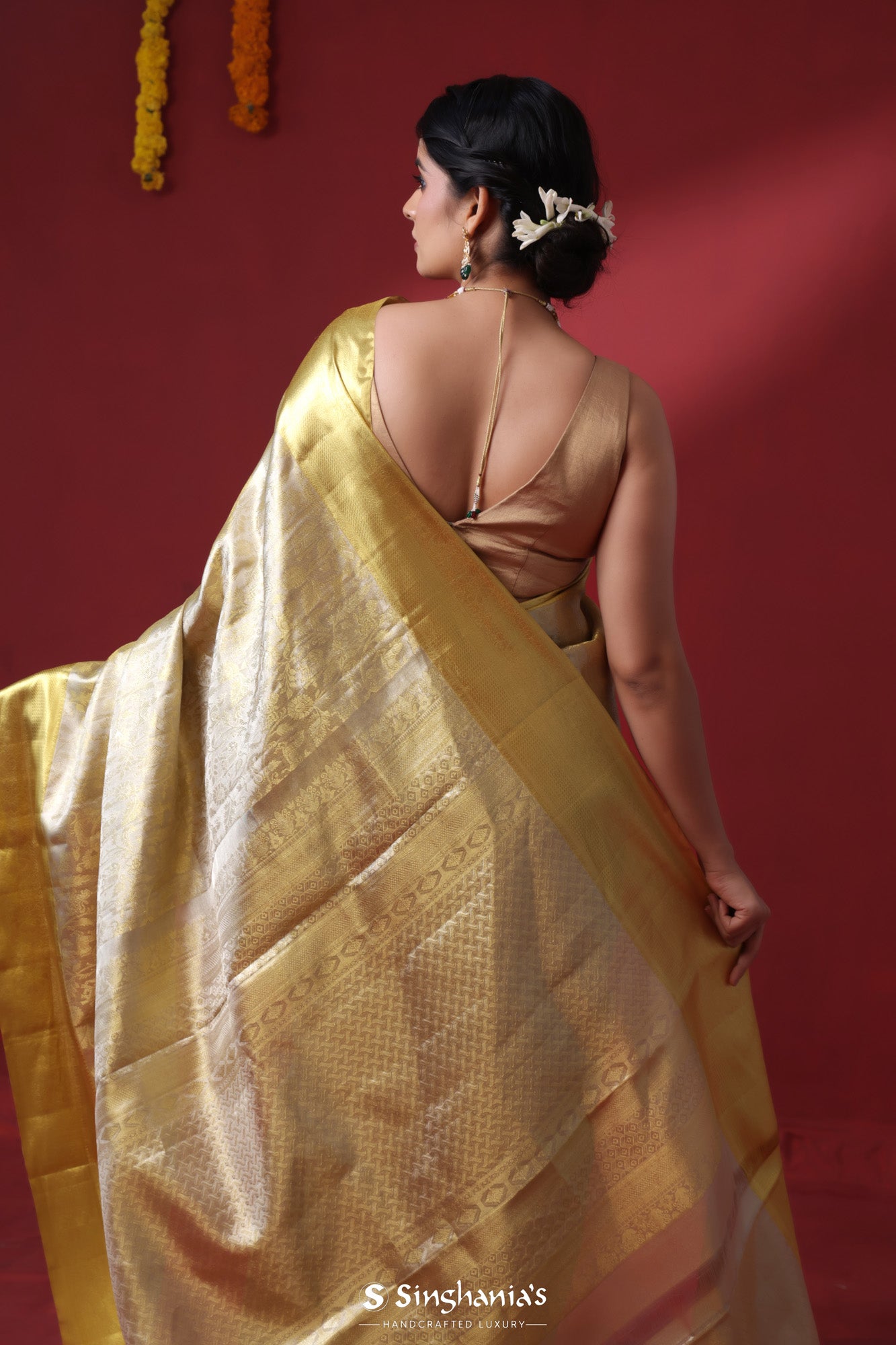 Ivory Gold Kanjivaram Silk Saree With Floral Jaal Weaving