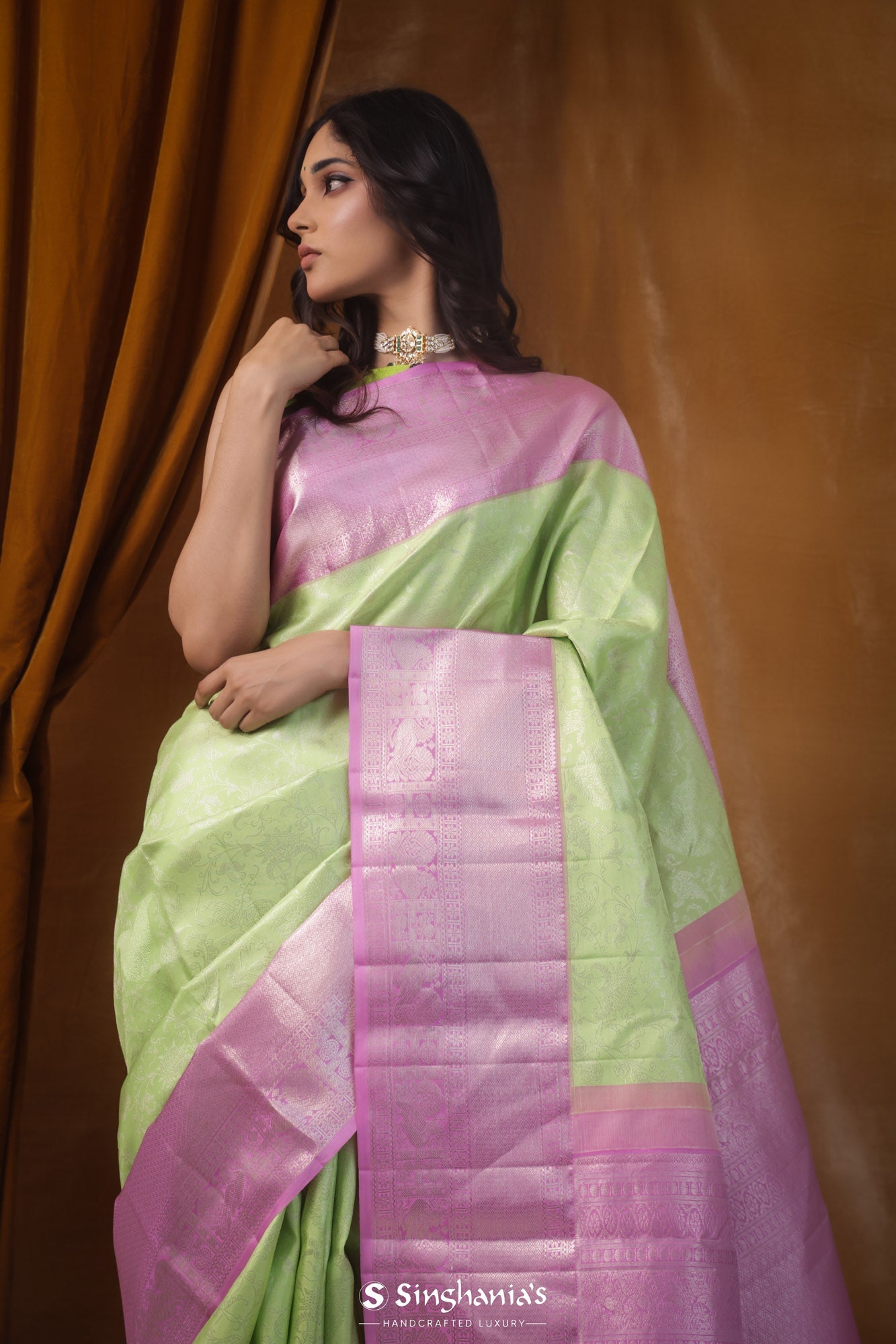 Nyanza Green Kanjivaram Silk Saree With Floral Jaal Weaving
