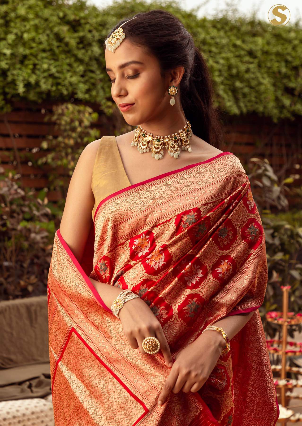Vibrant Red Banarasi Silk Handloom Saree With Floral Pattern - Singhania's